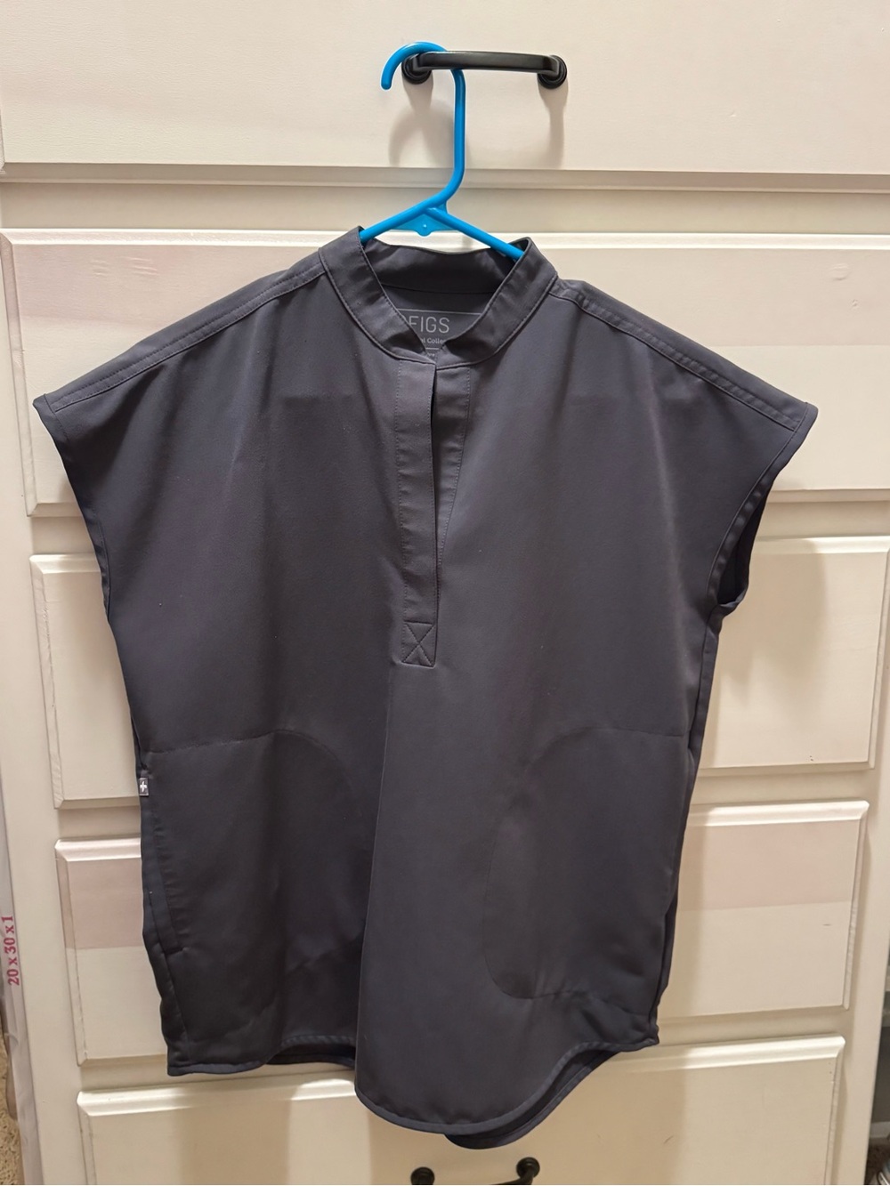 Figs Women’s Charcoal Gray Scrub top